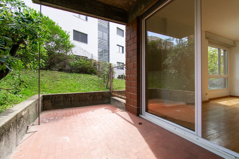 COMODO MONOLOCALE CON BALCONE E GIARDINO (8)