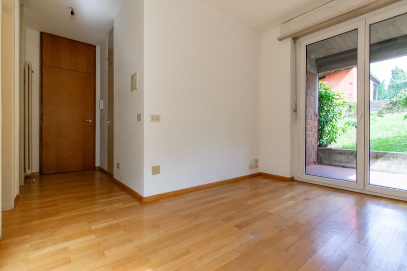 COMODO MONOLOCALE CON BALCONE E GIARDINO (7)