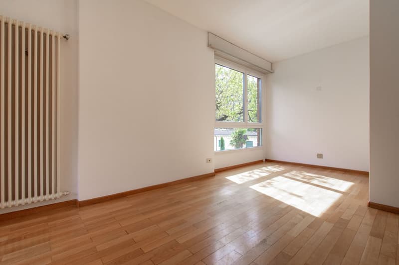 COMODO MONOLOCALE CON BALCONE E GIARDINO (3)
