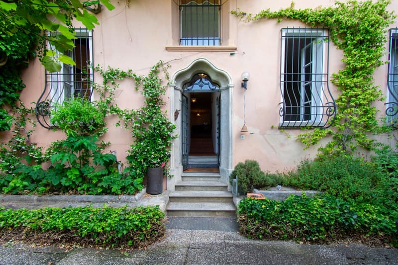 PROPRIETÀ DI CHARME CON AMPIO GIARDINO E VISTA LAGO (1)