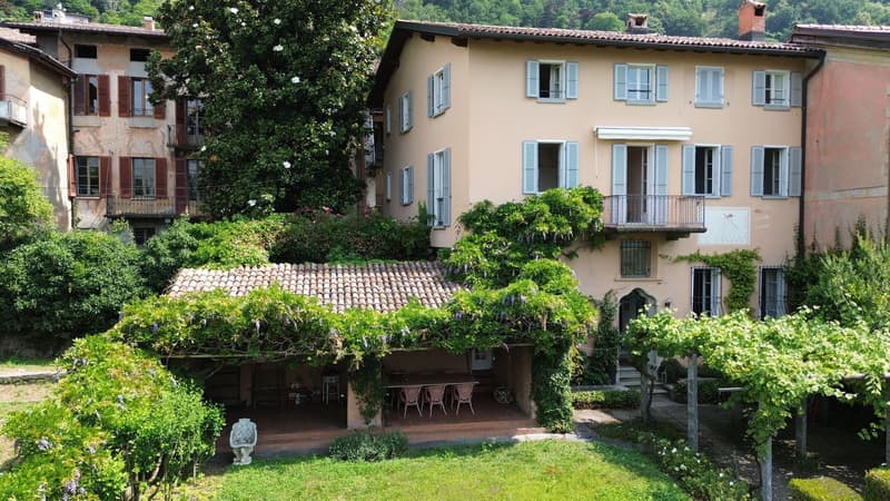 PROPRIETÀ DI CHARME CON AMPIO GIARDINO E VISTA LAGO (13)