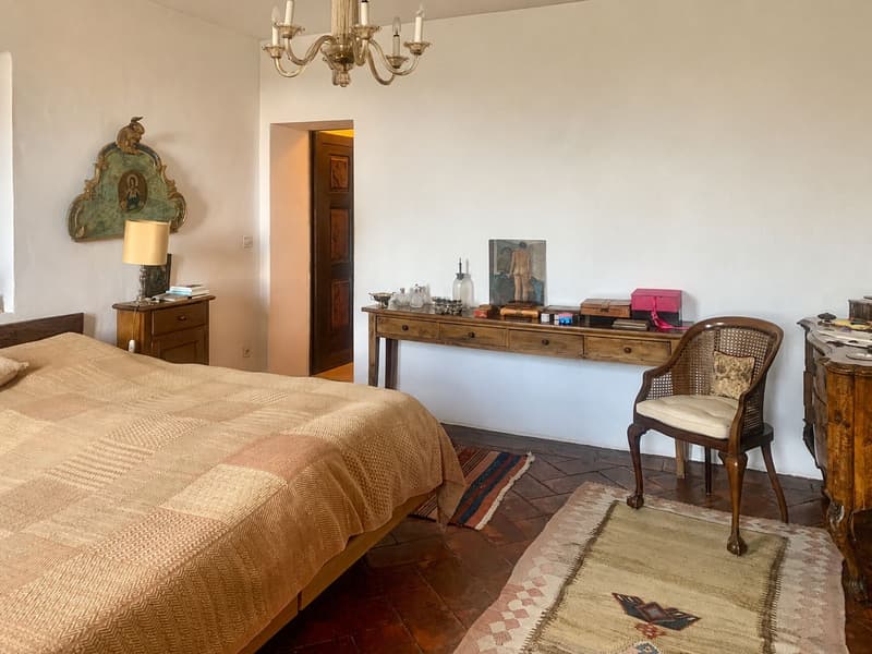 PROPRIETÀ DI CHARME CON AMPIO GIARDINO E VISTA LAGO (7)