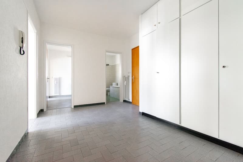 COMODO BILOCALE CON BALCONE E VISTA APERTA (9)