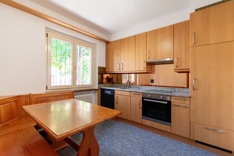Casa di 5 locali con giardino e grottino (8)