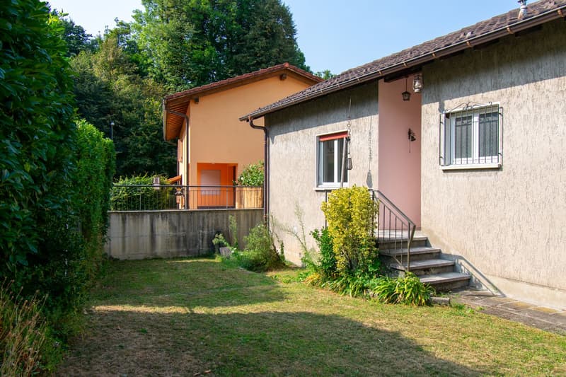 Casa di 5 locali con giardino e grottino (1)