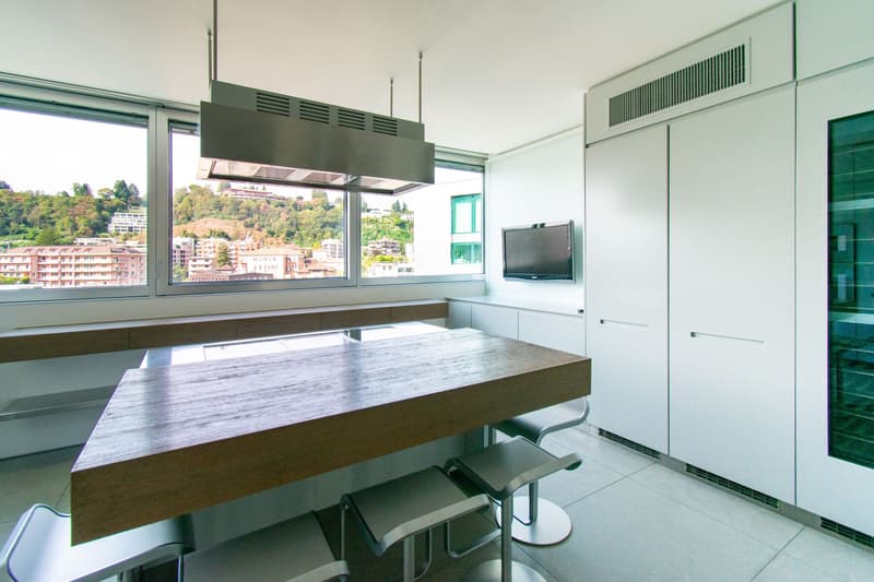 LUXURY APARTMENT WITH BREATHTAKING LAKE VIEW (2)