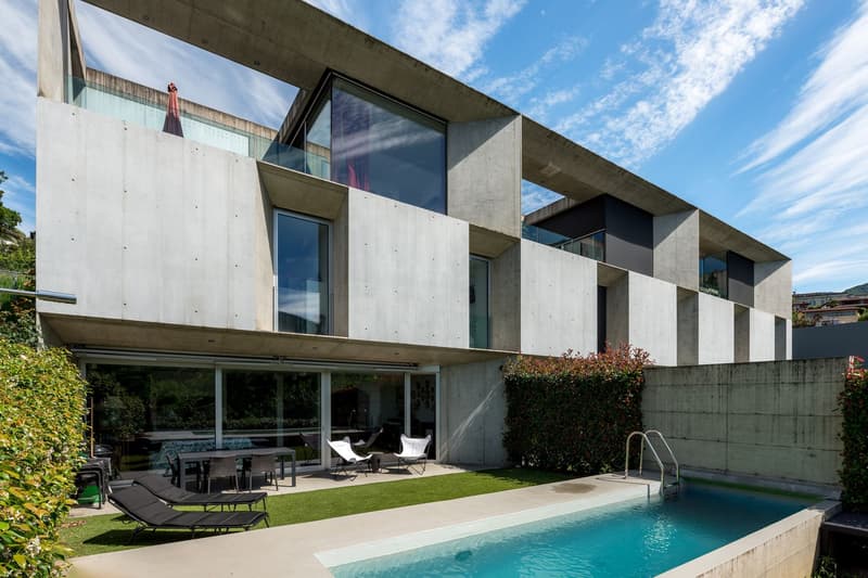 VILLA DI DESIGN IMMERSA NEL VERDE CON PISCINA E VISTA LAGO (1)