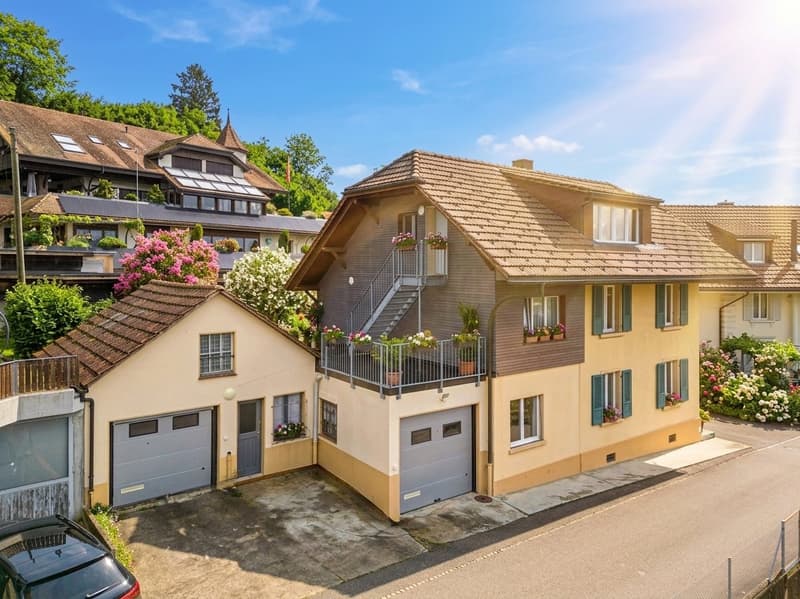 Aussenbereich mit Garagen