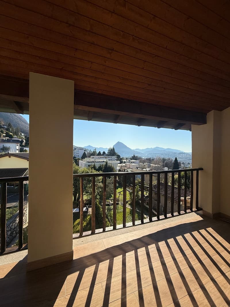 Wooden railings, wide balcony, hardwood floor, view of the mountain and the city