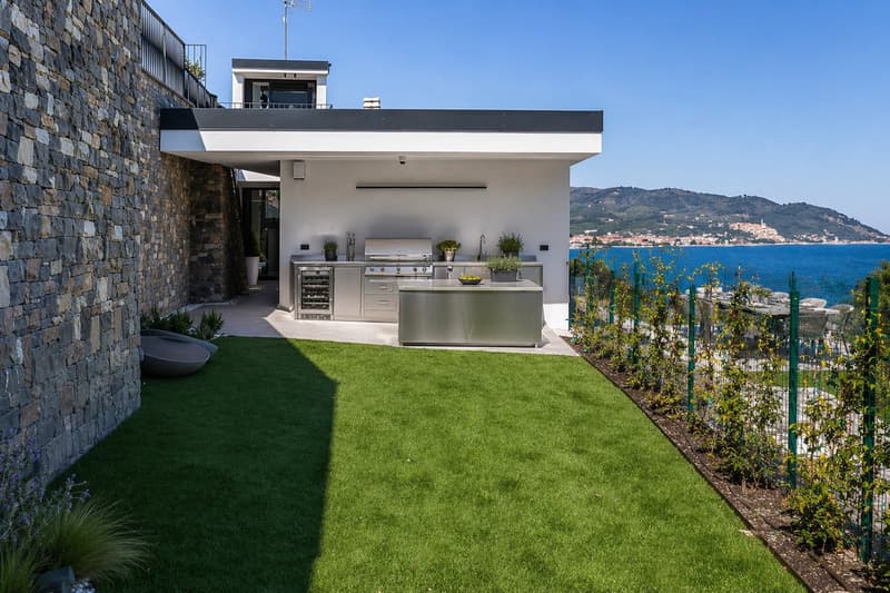Villa contemporanea con piscina a sfioro e vista mare sulla Riviera ligure (20)