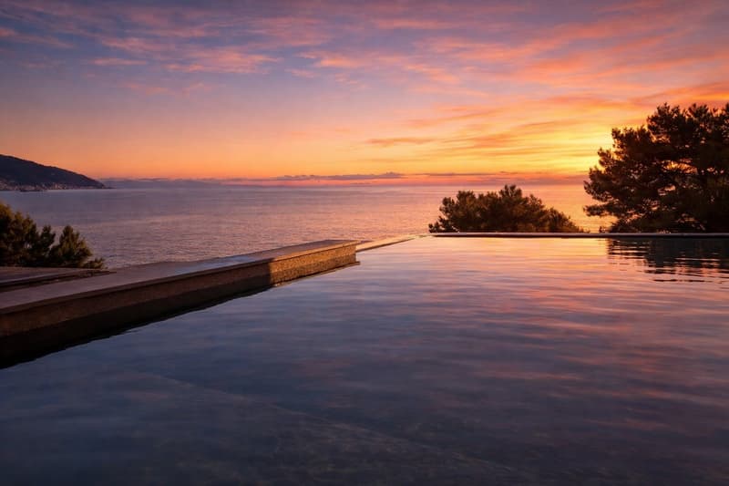 Villa contemporanea con piscina a sfioro e vista mare sulla Riviera ligure (6)