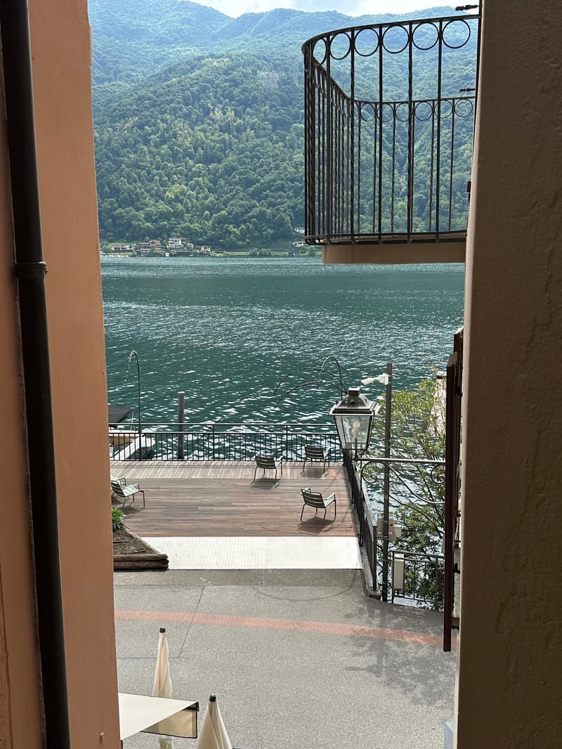 Incantevole casa bifamiliare a Morcote – 7 locali con vista panoramica (1)
