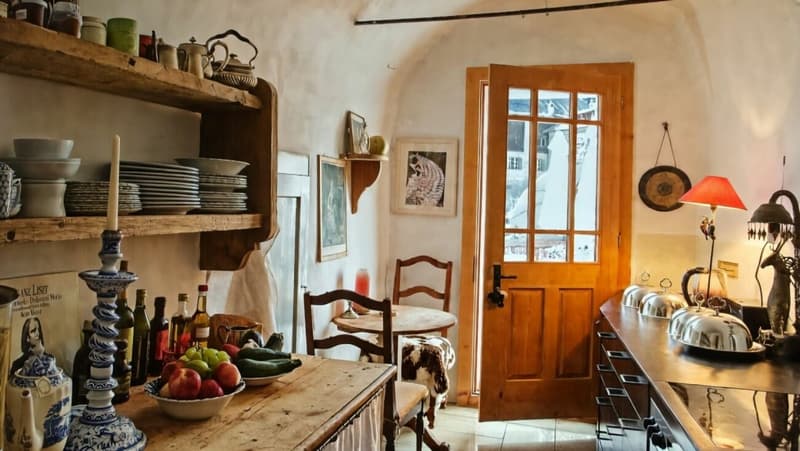 Seltene Gelegenheit im Engadin. Rarität - Charaktervolle Wohneinheit mit grosser Sonnenterrasse, Südausrichtung und unverbaubarem Weitblick (5)