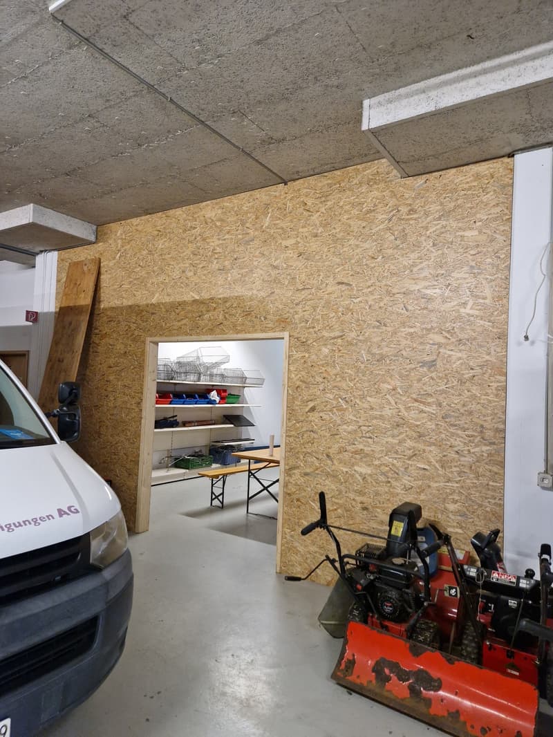 Befahrbare Gewerbefläche im EG mit Büro, Küche und 10 Aussenparkplätzen in Dübendorf (5)