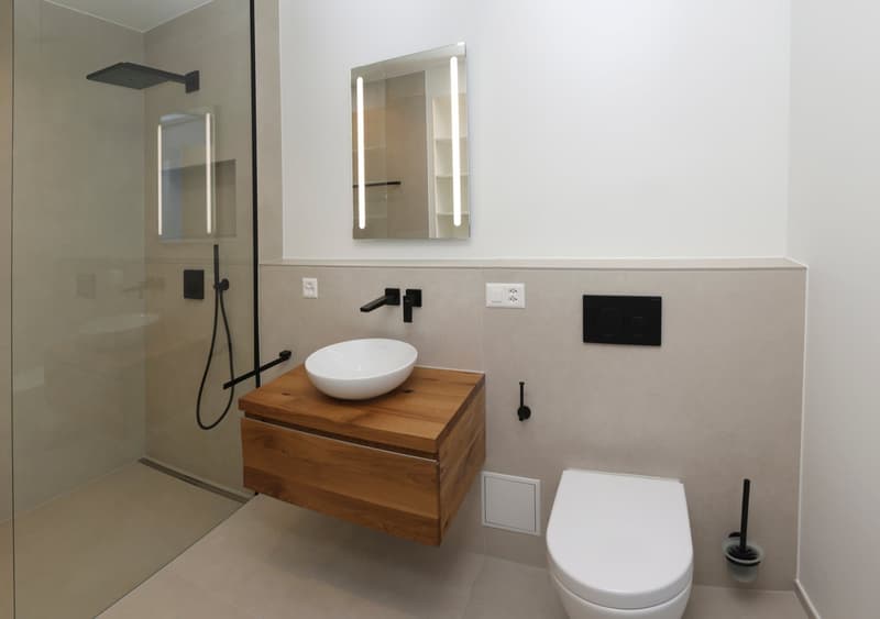 Oberwil Bestlage: Exklusive 6-Zimmer-Villa mit Pool, Garten & Einliegerwohnung (24)