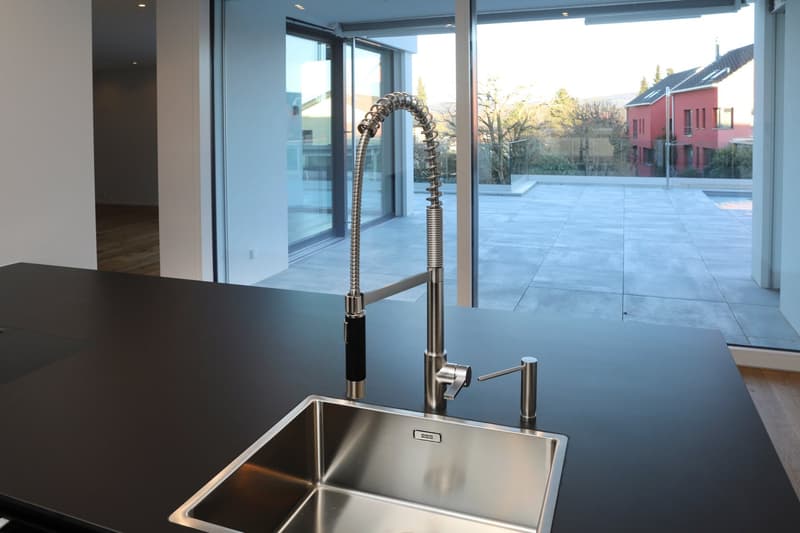 Oberwil Bestlage: Exklusive 6-Zimmer-Villa mit Pool, Garten & Einliegerwohnung (8)