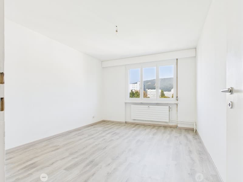Appartement 3 pièces rénové avec vue panoramique à Biel (5)