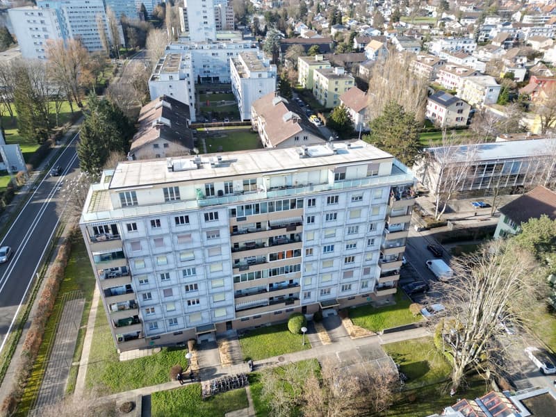 Appartement 3 pièces rénové avec vue panoramique à Biel (18)