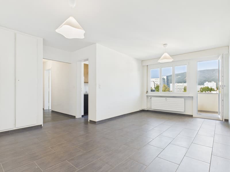 Appartement 3 pièces rénové avec vue panoramique à Biel (9)