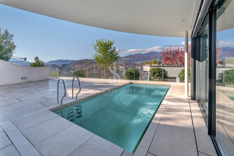 Moderna Villa con piscina (2)