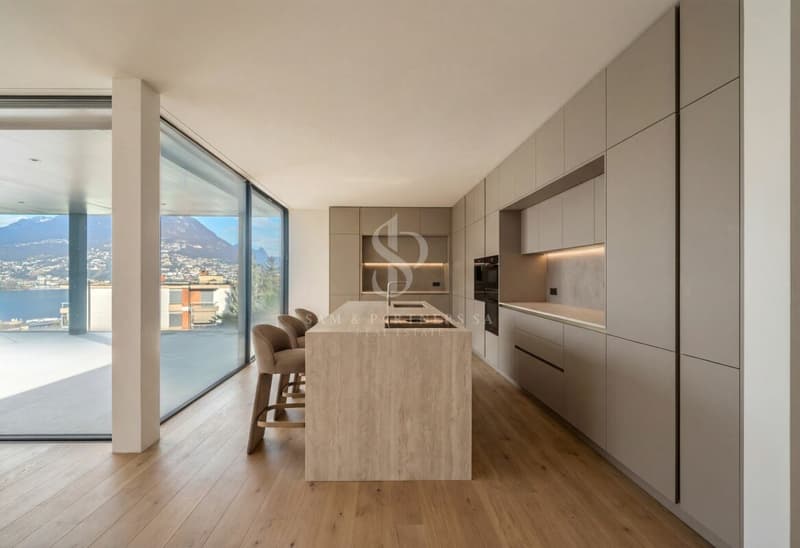 Attico Vista Lago e Città (2)