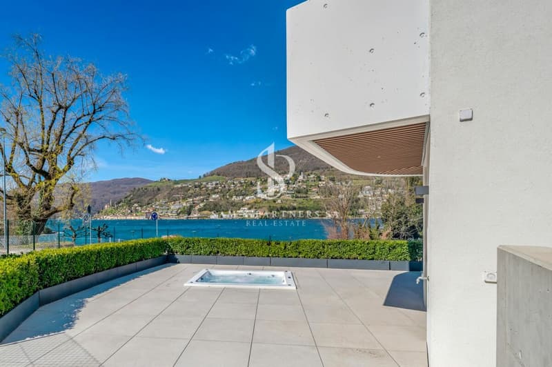 Nuova villa con vista lago (2)