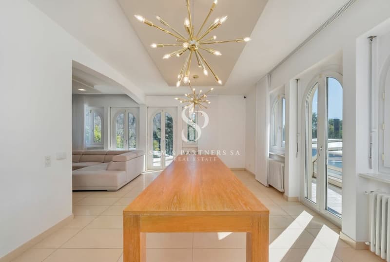 Moderna casa con piscina (8)