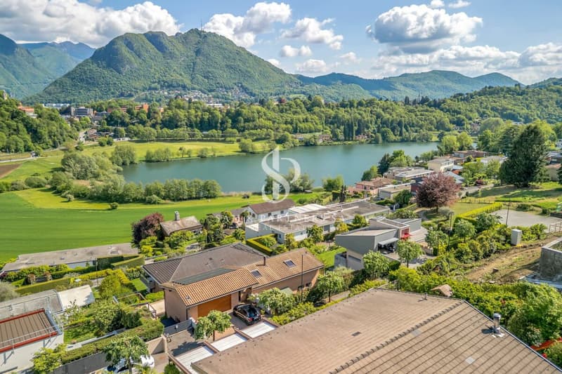 Villa con vista lago e piscina (4)
