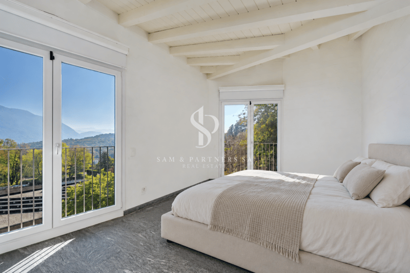 Villa contemporanea con giardino e potenziale di sviluppo copia (12)