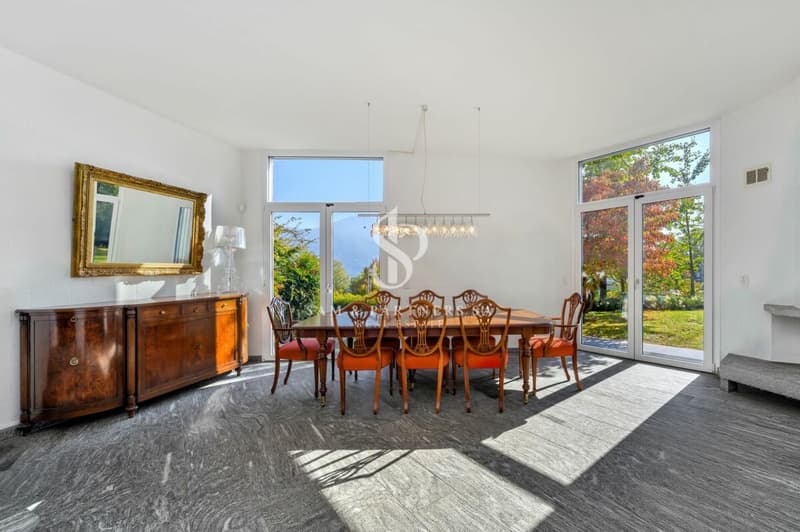 Villa contemporanea con giardino e potenziale di sviluppo copia (7)