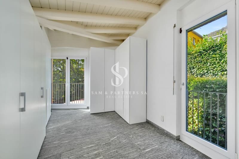 Villa contemporanea con giardino e potenziale di sviluppo copia (14)