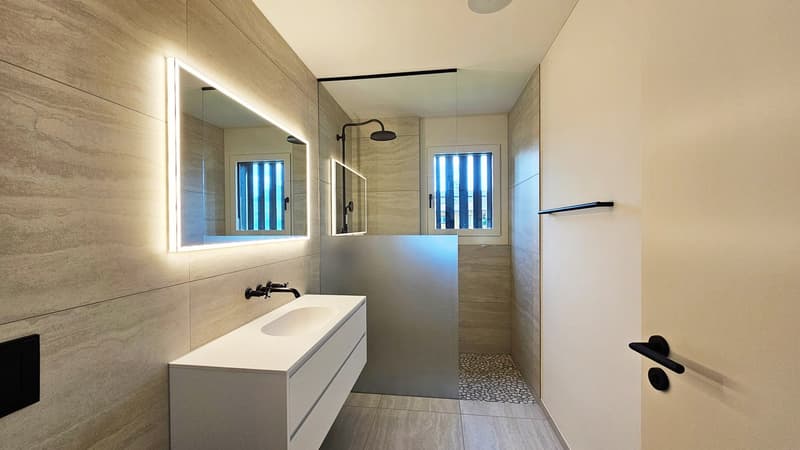 Moderne 5.5-Zimmer-Wohnung mit direktem Seeblick in Beckenried (5)