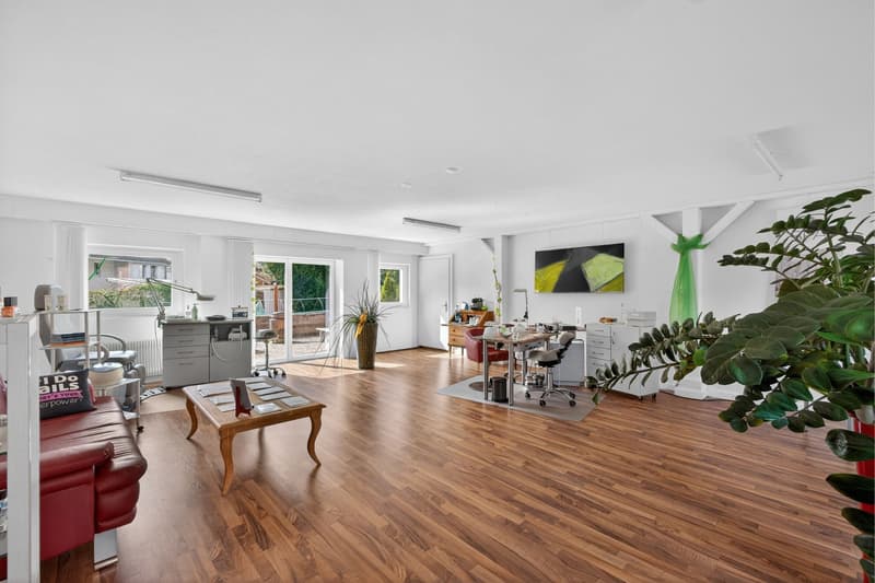 Ein Zuhause mit Herz und Perspektive: flexible Nutzung, Ausbaupotenzial und grosser Garten (8)