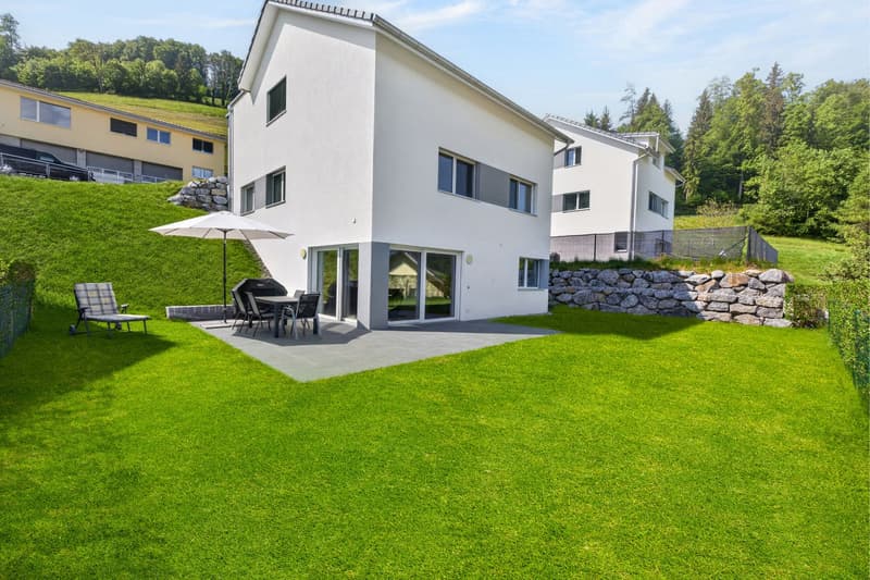 Sonniges Einfamilienhaus mit moderner Architektur und hochwertigem Ausbau (9)