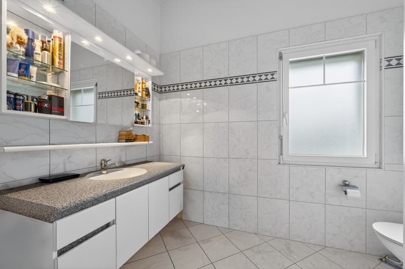 Badezimmer mit Dusche