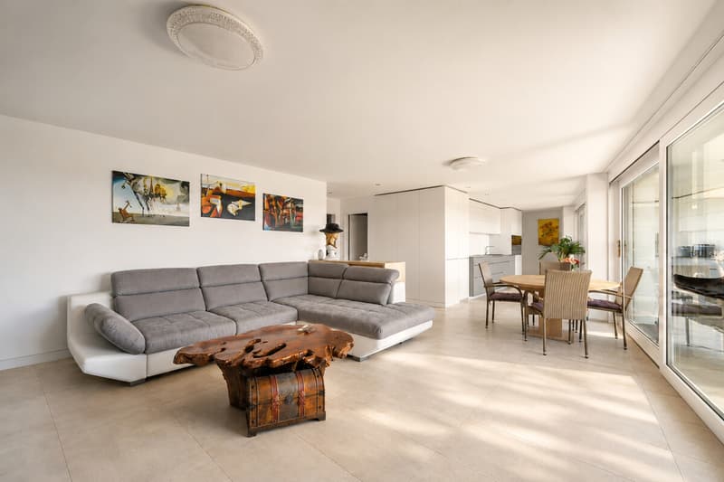 Wohnzimmer mit Sicht zum Garten