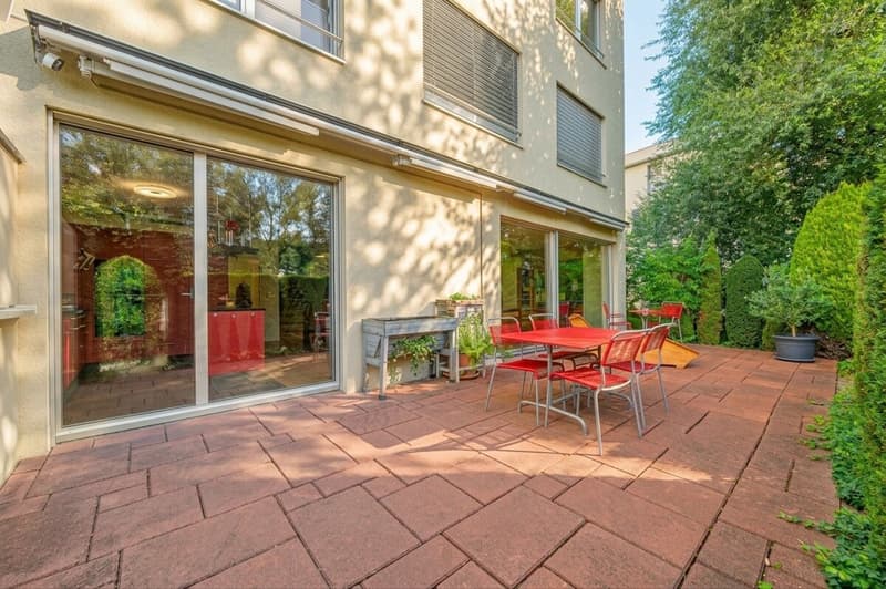 Privater Gartensitzplatz zum Wohnzimmer