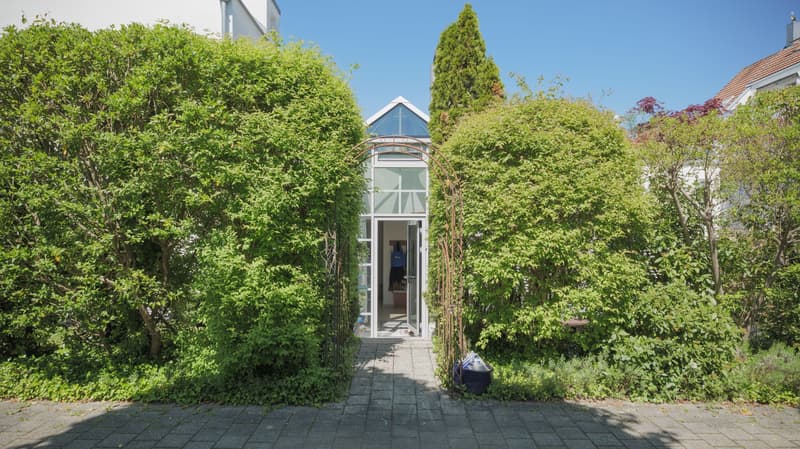 Praktische 2.5-Zimmer-Gartenwohnung in Bonstetten (2)