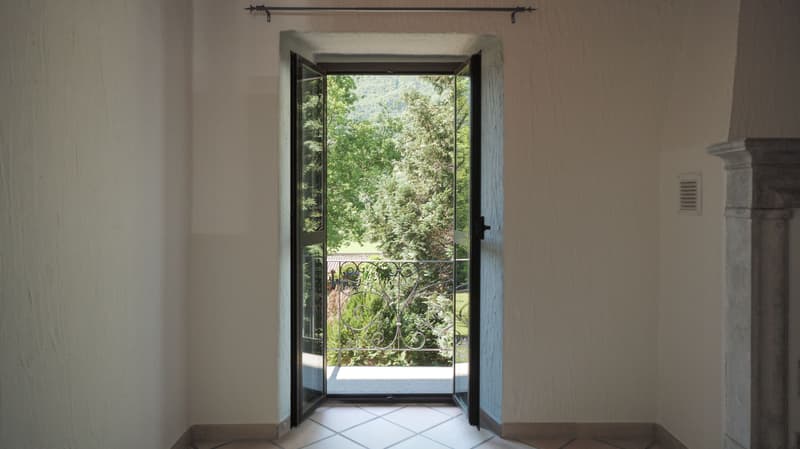 Condominio con 5 appartamenti e bella vista a Claro (7)