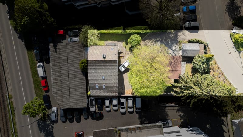 5.5-Zimmer-Wohnhaus mit Bürogebäude und Bauland in der Kernzone (3)