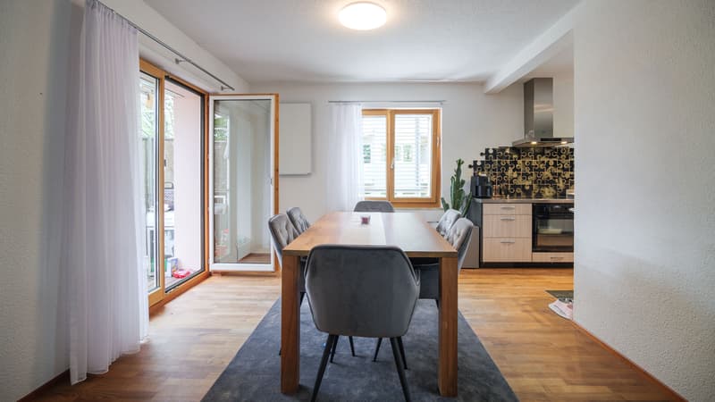 5.5-Zimmer-Wohnhaus mit Bürogebäude und Bauland in der Kernzone (6)