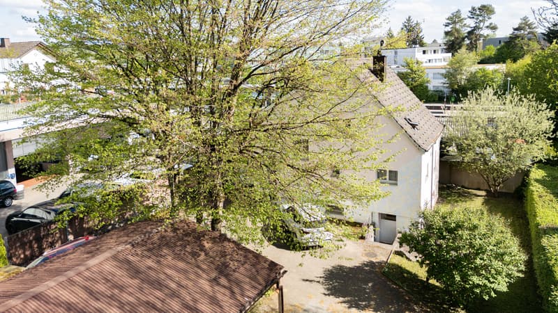 5.5-Zimmer-Wohnhaus mit Bürogebäude und Bauland in der Kernzone (2)