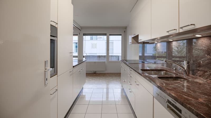 Schöne und helle 4.5-Zimmer-Wohnung an top Lage in Riehen (8)