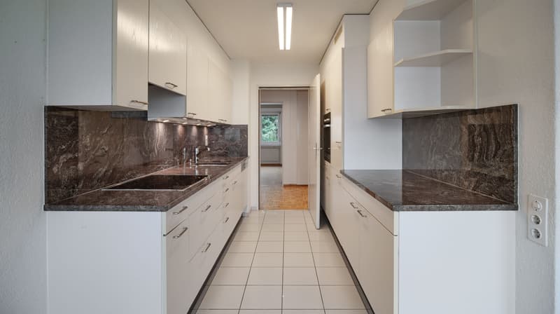 Schöne und helle 4.5-Zimmer-Wohnung an top Lage in Riehen (2)