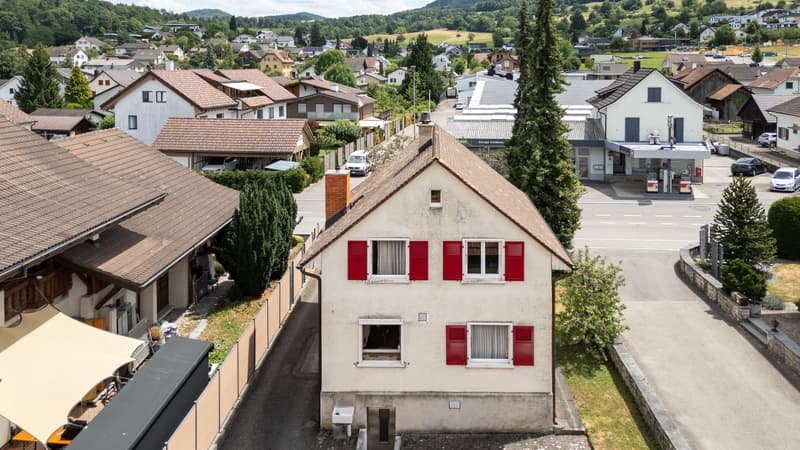 Charmantes 5-Zimmer-Haus an Toplage mit Baulandpotential in Büsserach (5)