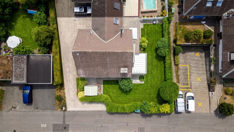 Charmantes 6.5-Zimmer-Haus mit traumhaftem Garten in Feldbrunnen (3)