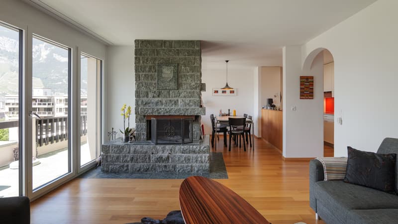 Schöne 5.5-Zimmer-Wohnung im obersten Stock an zentraler Lage in Chur (2)