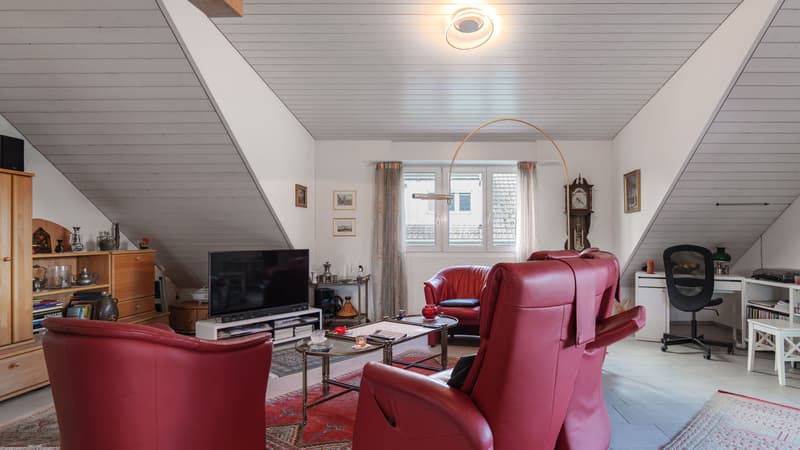 Attraktive 4.5 Zimmer - Dachwohnung an zentraler Lage im malerische... (3)