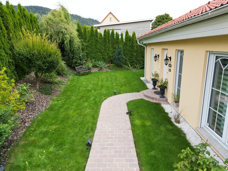 8.5-Zi.-EFH mit Pool und Weitsicht in Stüsslingen (2)