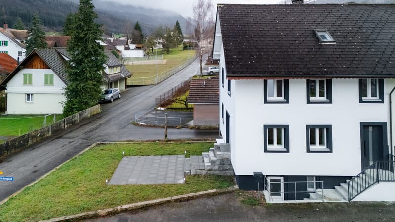 Kernsaniert 4.5-Zi.-Doppeleinfamilienhaus, Welschenrohr (2)